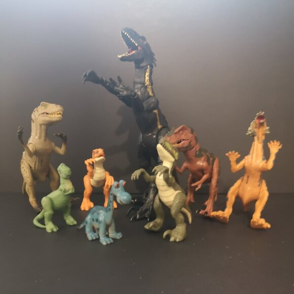 Lot of 8 Dinosaurs from Various Different Makers, Styles, Colors & Condition - Picture 1 of 4